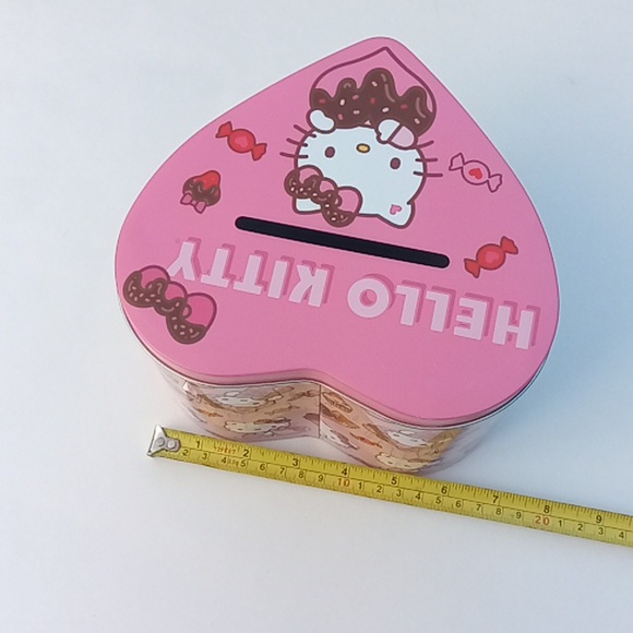 Hello Kitty Heart Shaped Tin - Picture 14 of 16